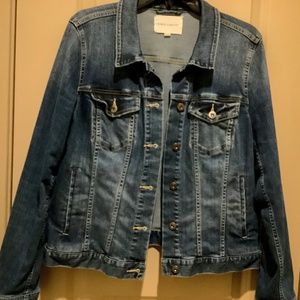 VINCE CAMUTO Mid Indigo Point Collar Long Cuffed Sleeve Button Denim Jacket